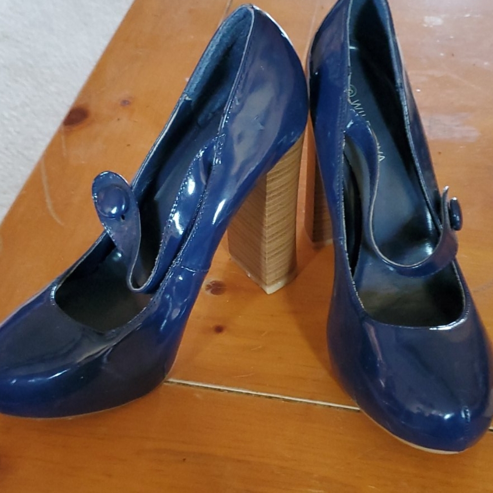Patent blue block heel